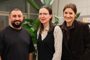 Über uns - Der aktuelle Elternforum-Vorstand mit Iksan Akyol, Henriette Senning und Aina Cordero Rothen \\r\\n(von links nach rechts)